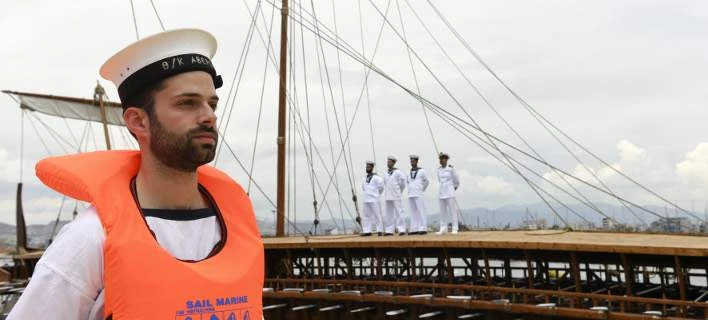 Σε βρετανικό πολεμικό στον Πειραιά ο πρίγκιπας Κάρολος -Πάει με σκάφος στο θωρηκτό «Αβέρωφ»